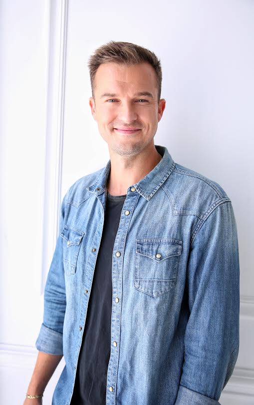 Rich Wilkerson, Jr is pastor of the VOUS church in Miami, and he recently joined the Jesus Calling podcast to discuss his new book, Friends of Sinners: Why Jesus Cares More About Relationship than About Perfection